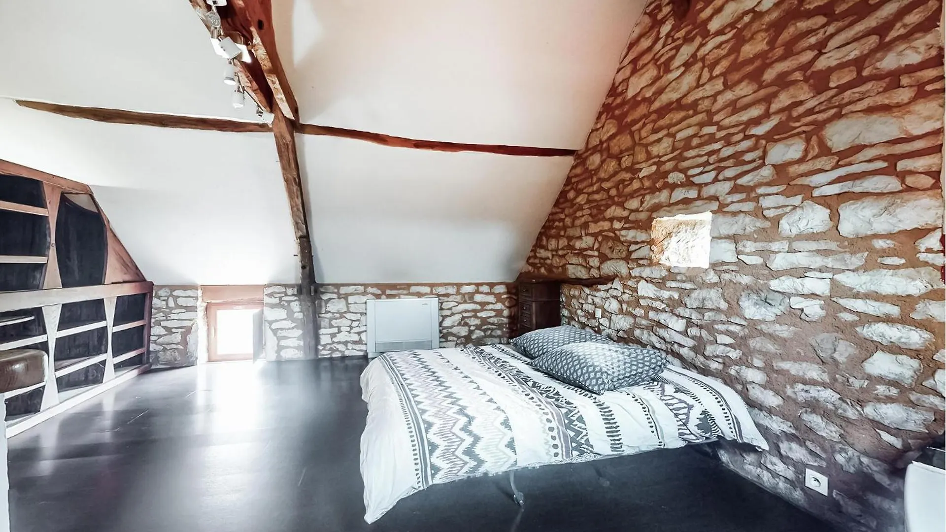 4 Bedroom Pet Friendly Home In Carlucet