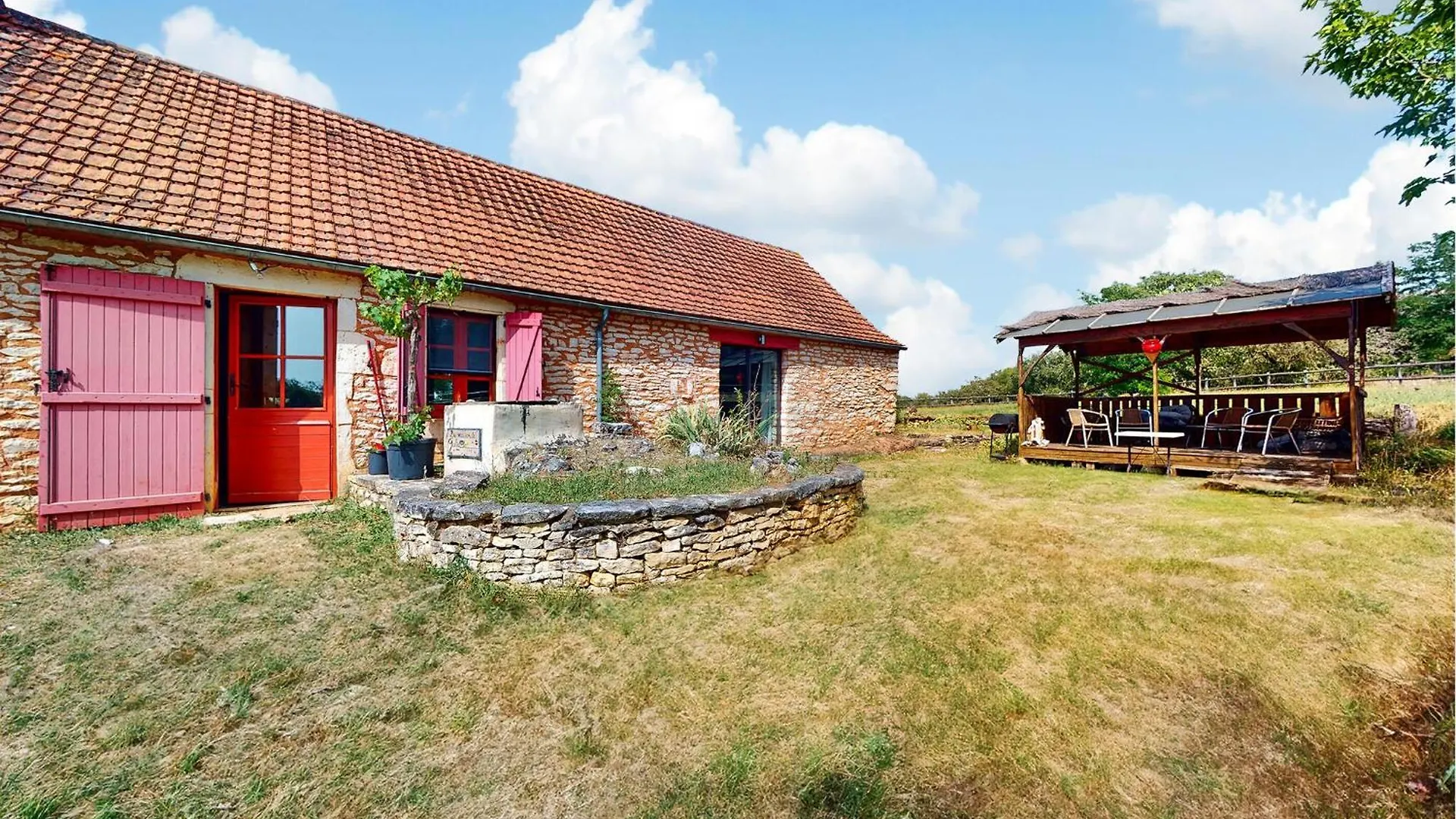 4 Bedroom Pet Friendly Home In Carlucet